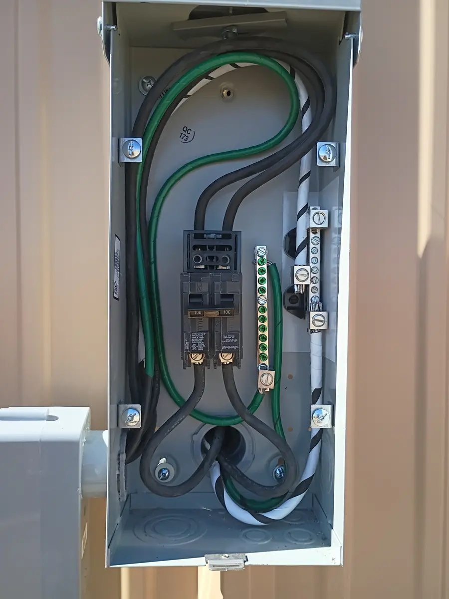 100 amp outdoor disconnect installed on a metal shop building
